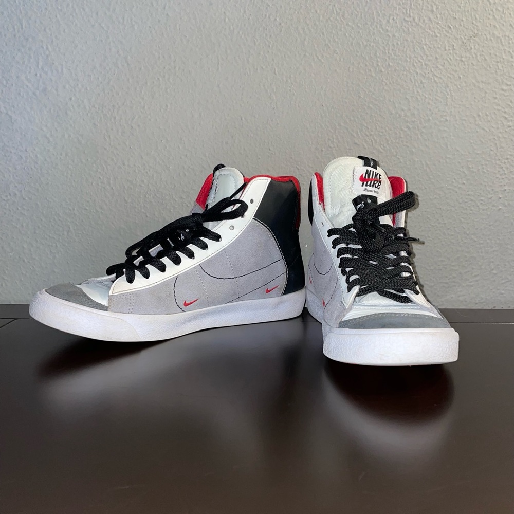 Youth Boys Blazer Mid Nikes